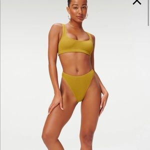 Good American Always Fits Scoop Top